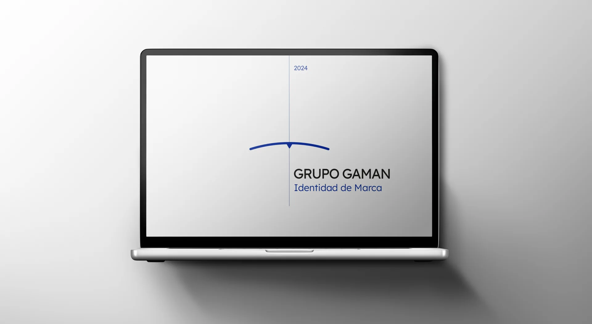 Presentación del sistema de identidad de Grupo Gaman en una computadora