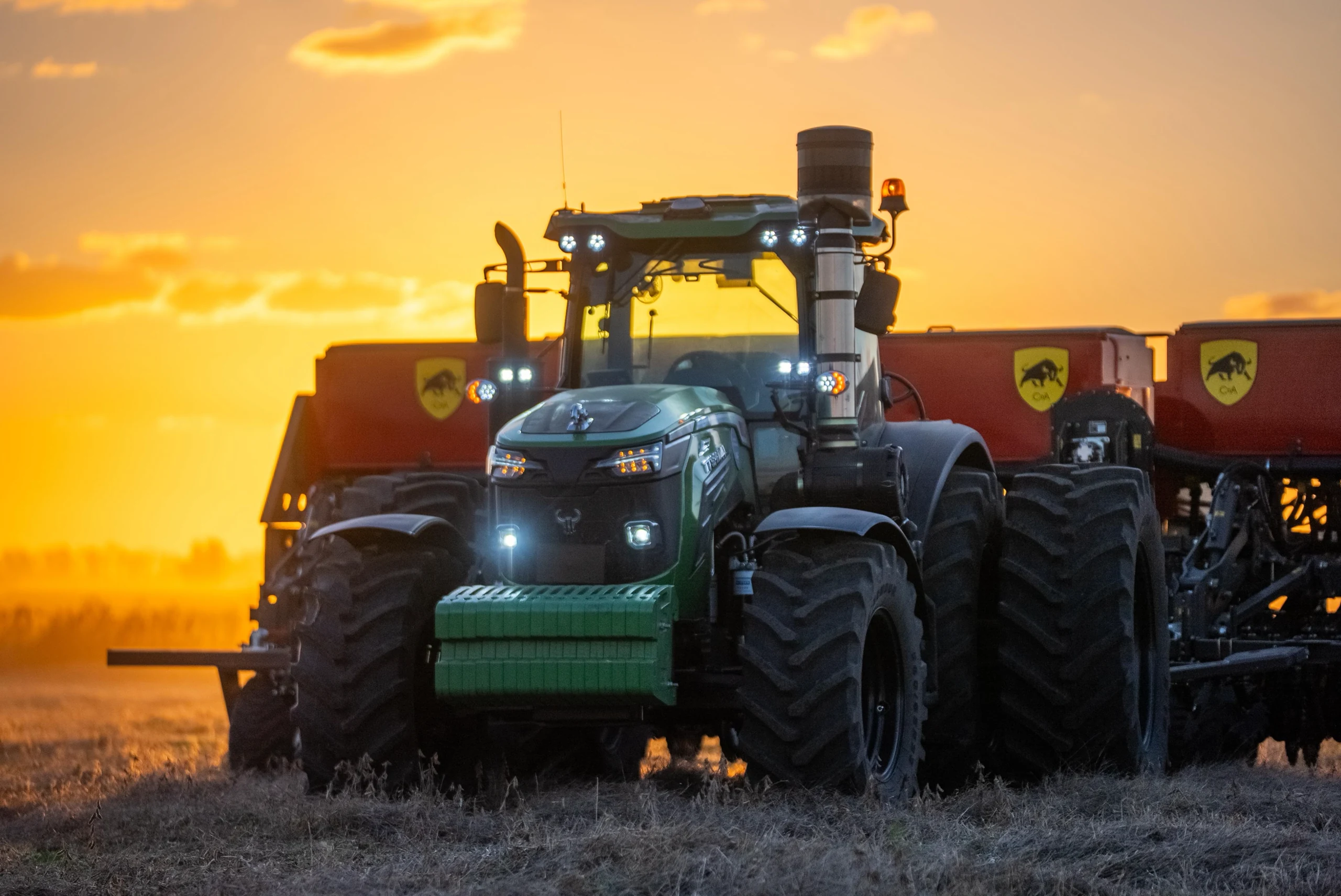 Aplicación de la identidad Indecar en maquinaria agrícola
